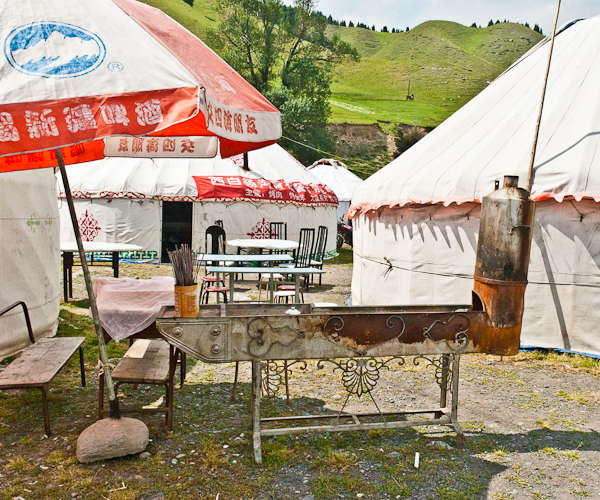 Outdoor eatery at West White Poplar Gully (Xinjiang)