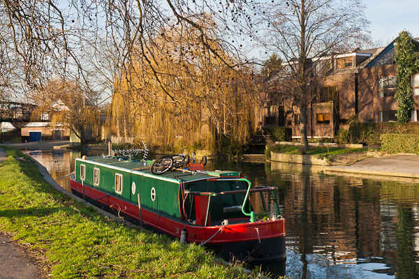 Narrow boat on the River Cam (Cambridge, UK)