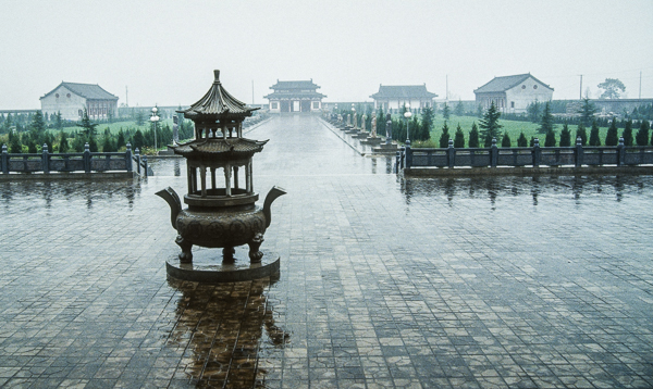 The mausoleum of Li Maozhen (Tang dynasty, Shaanxi)