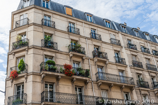 An apartment building on Rue Monge, Paris (1)